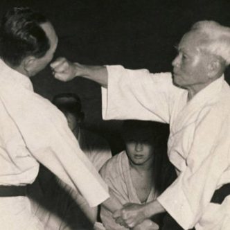 intervista-immaginaria-al-maestro-funakoshi-gichin_2020_01_01-1024x682